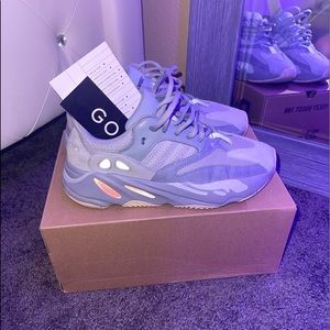 Intertia Yeezy Boost 700